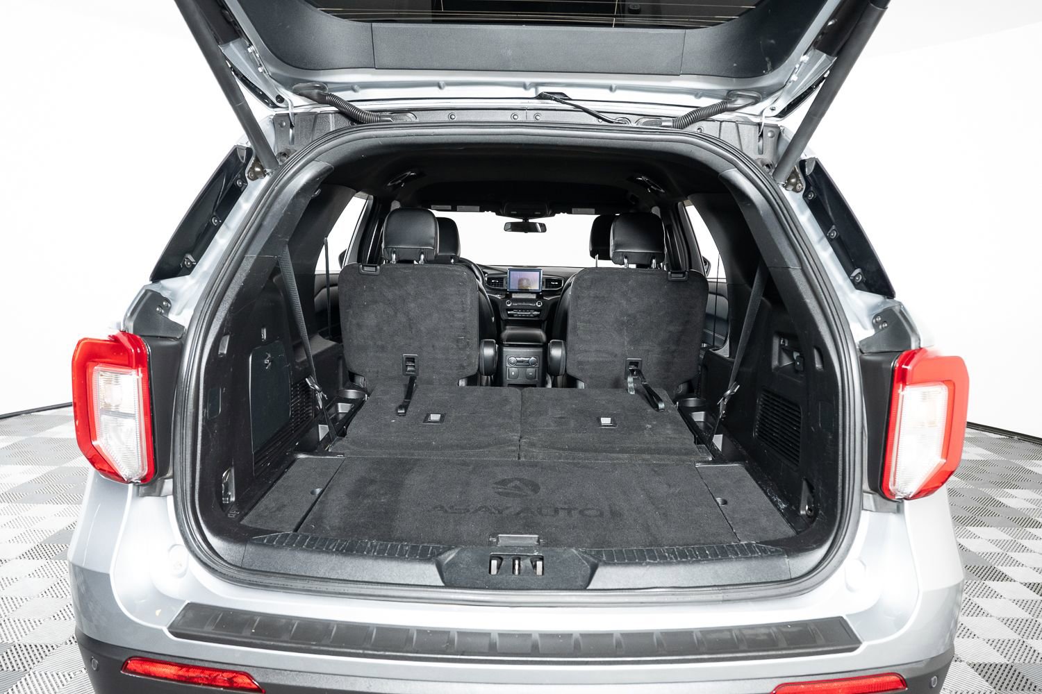 Used 2020 Ford Explorer XLT w/ Equipment Group 202A image 22