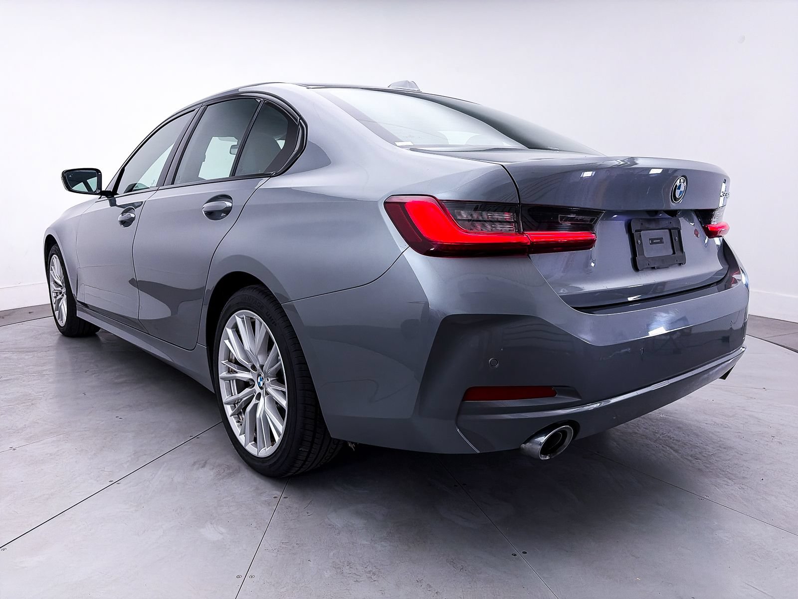 Used 2023 BMW 330i Sedan RWD image 13