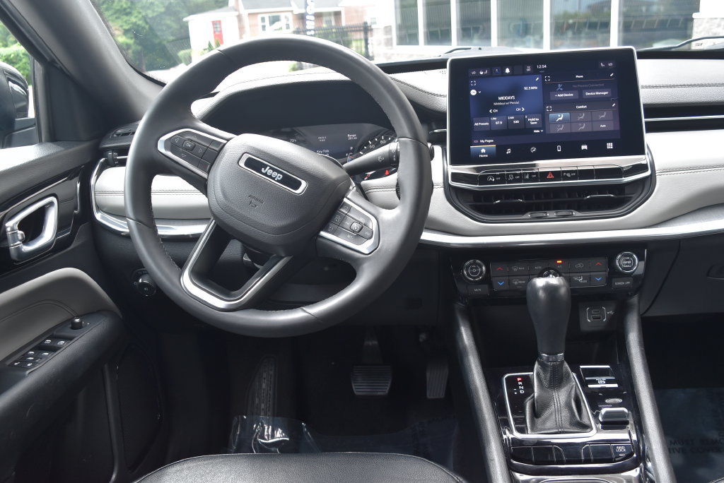 Used 2023 Jeep Compass Limited AWD/4WD image 11
