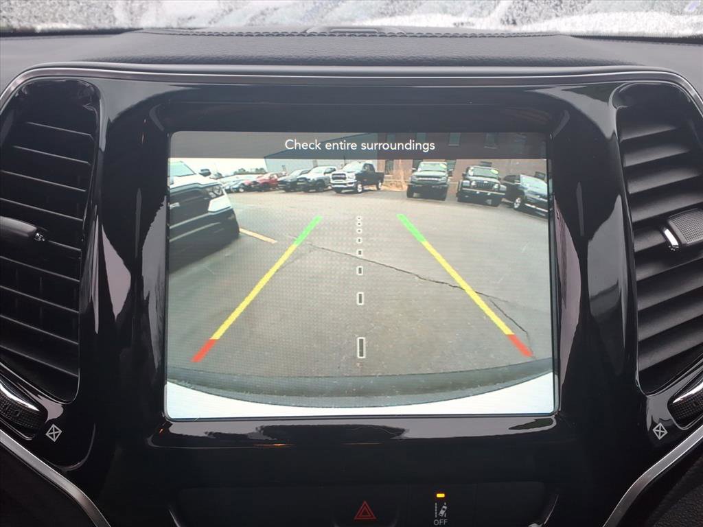 Used 2022 Jeep Cherokee Limited w/ Mopar Interior Package AWD/4WD image 16