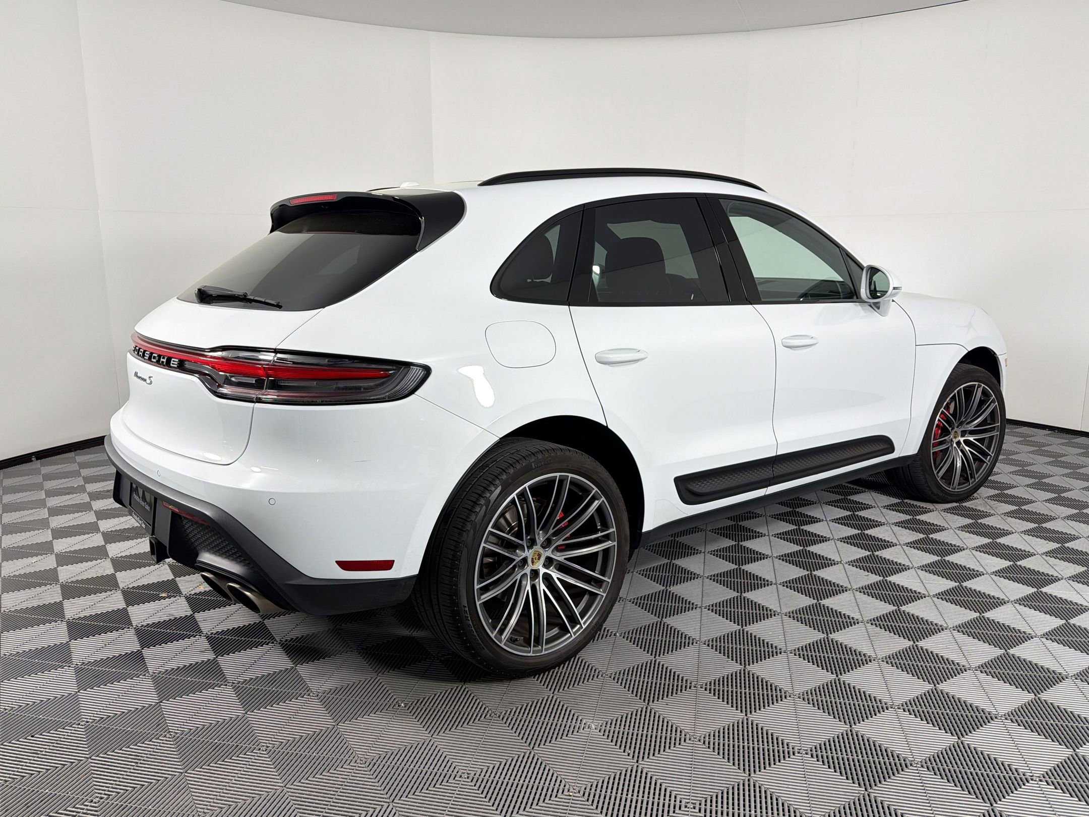 Certified 2023 Porsche Macan S image 9