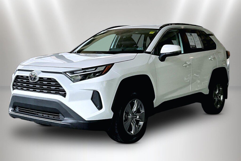Used 2023 Toyota RAV4 XLE w/ Convenience Package AWD/4WD image 3