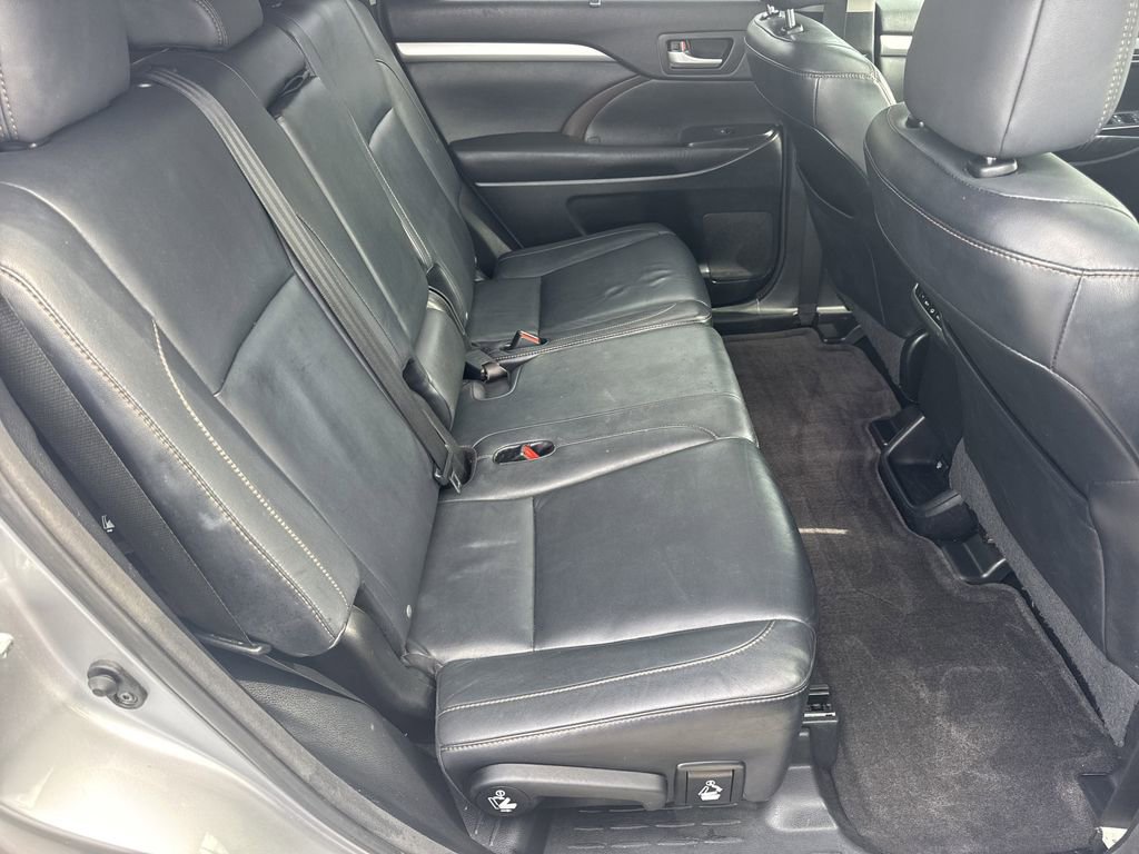 Used 2015 Toyota Highlander XLE FWD image 15