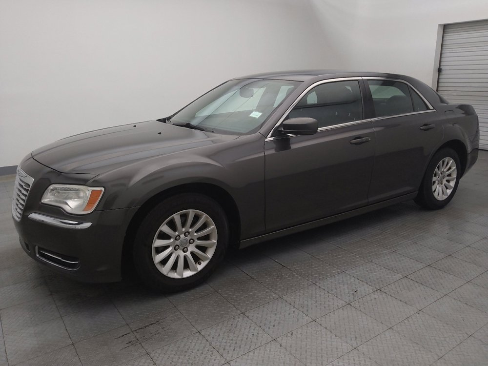 Used 2014 Chrysler 300 image 2