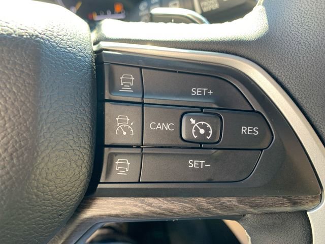 Used 2023 Jeep Grand Cherokee Limited w/ Luxury Tech Group II image 30