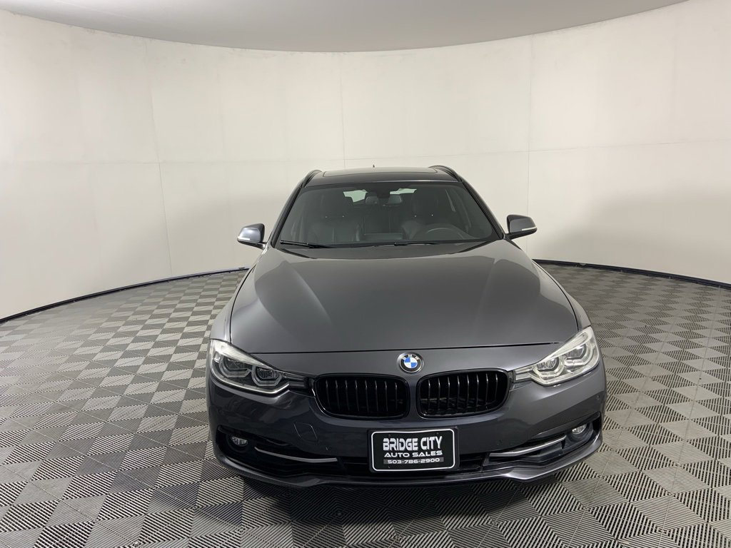 Used 2017 BMW 330i xDrive Wagon w/ Premium Package image 4