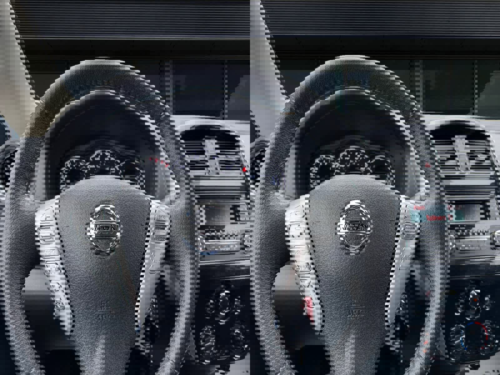 Used 2015 Nissan Versa Note SV image 3