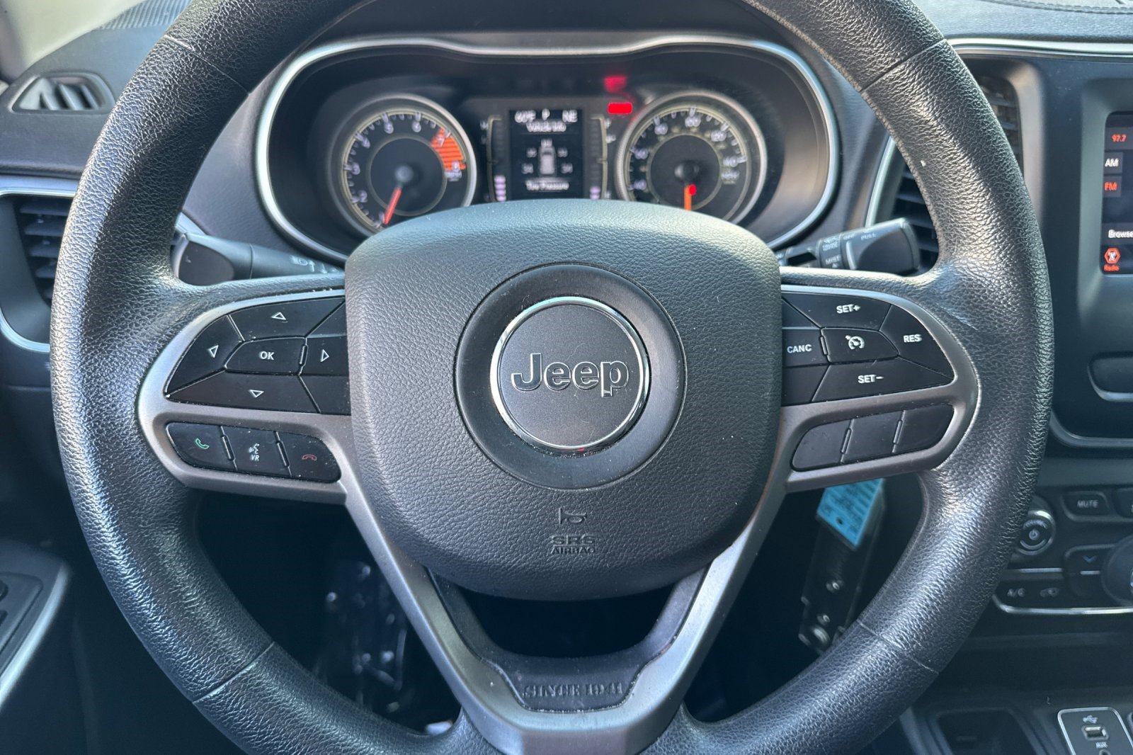 Used 2019 Jeep Cherokee Latitude w/ Popular Appearance Group image 15