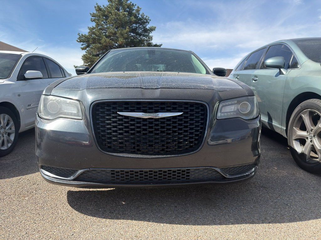 Used 2018 Chrysler 300 Touring w/ Sport Appearance Package image 4