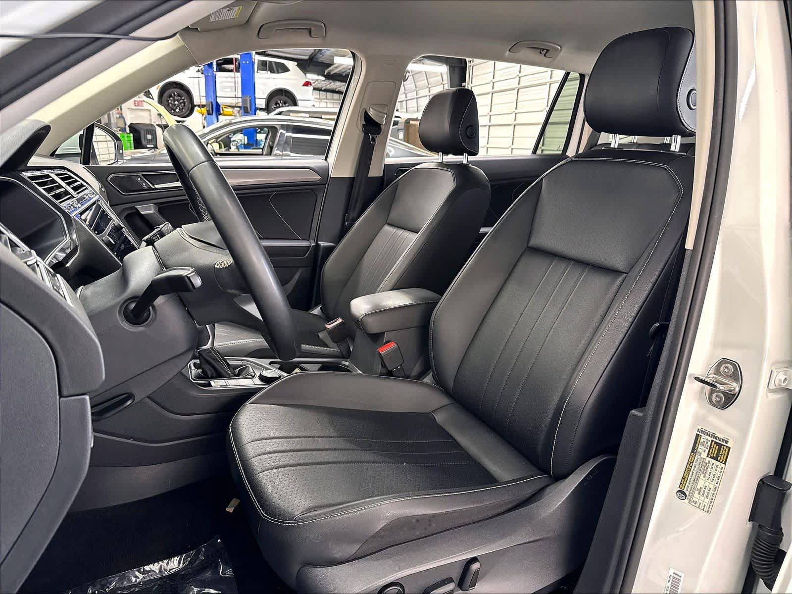 Used 2023 Volkswagen Tiguan SE AWD/4WD image 24