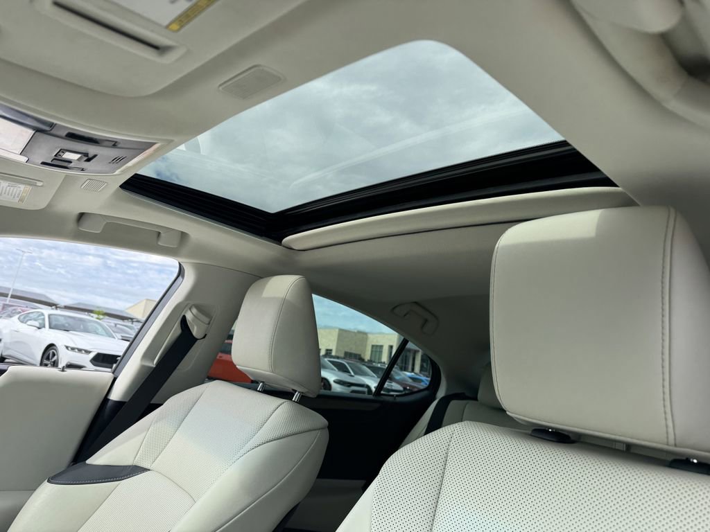 Used 2024 Lexus ES 300h w/ Premium Package FWD image 24