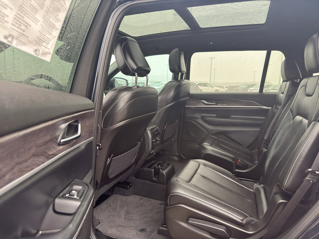 Used 2024 Jeep Grand Cherokee L Limited image 31