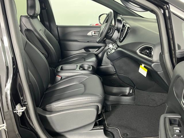 New 2026 Chrysler Voyager LX image 30