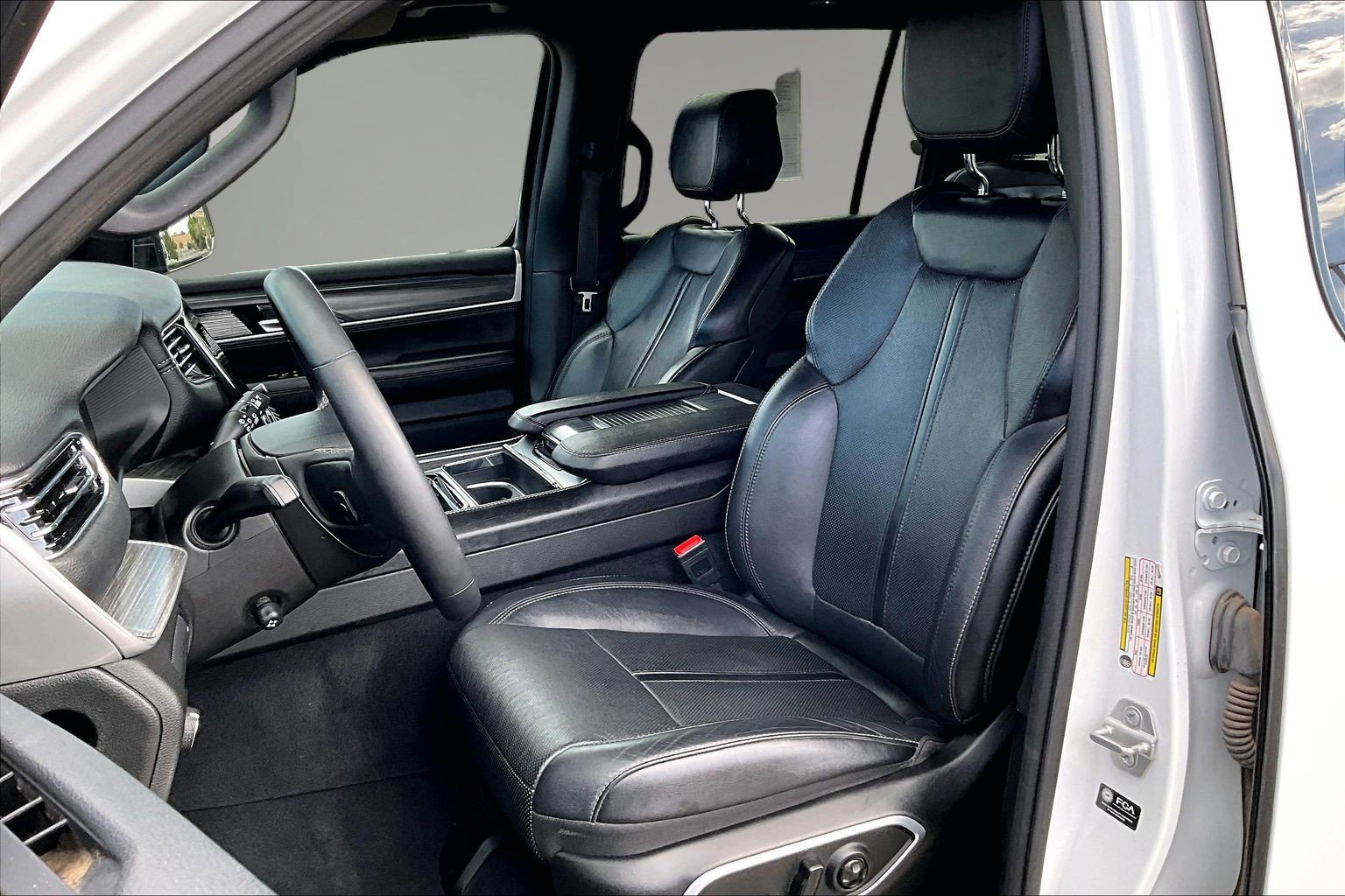 Used 2024 Jeep Wagoneer Series III AWD/4WD image 21