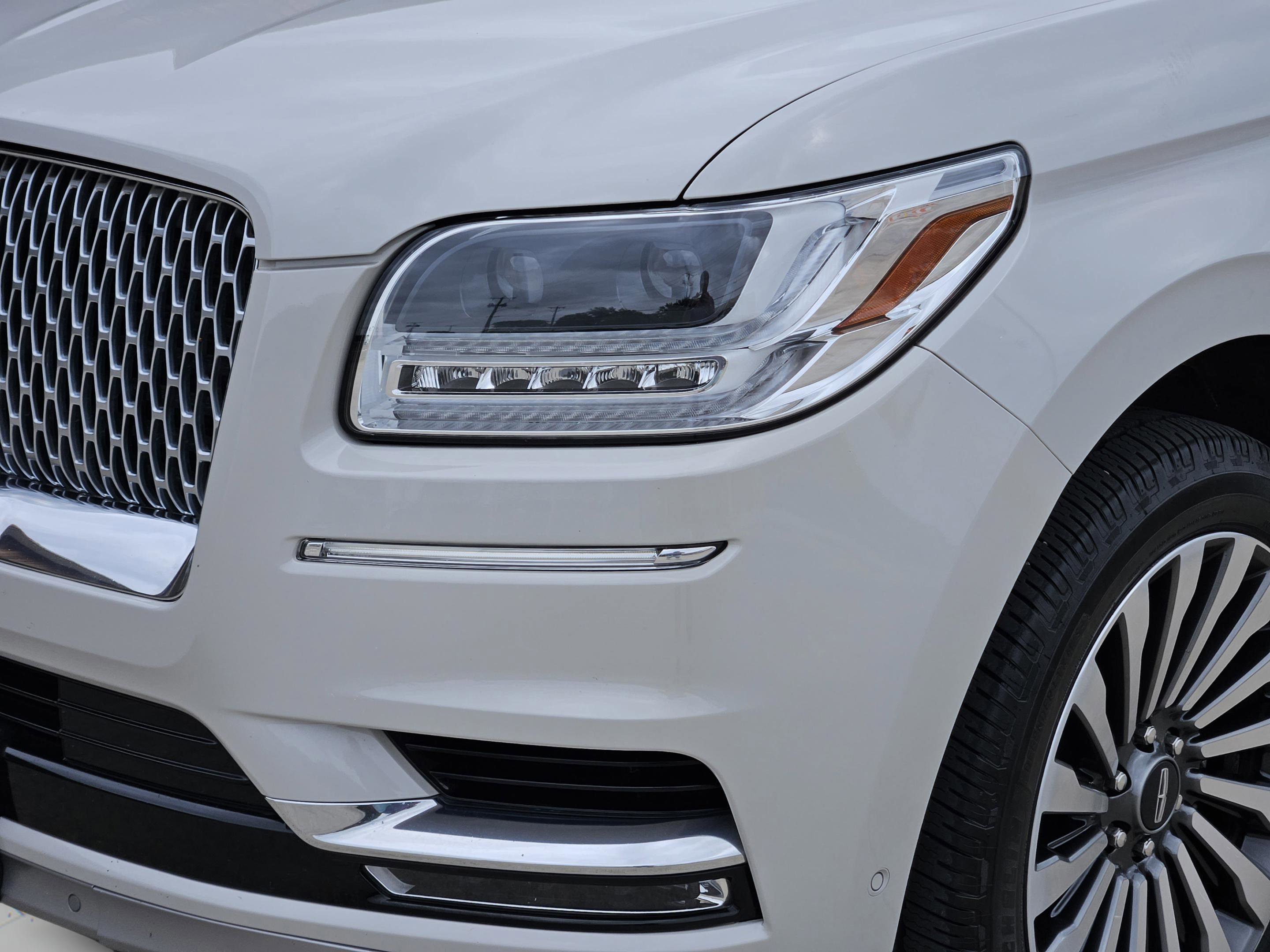 Used 2019 Lincoln Navigator Reserve AWD/4WD image 11
