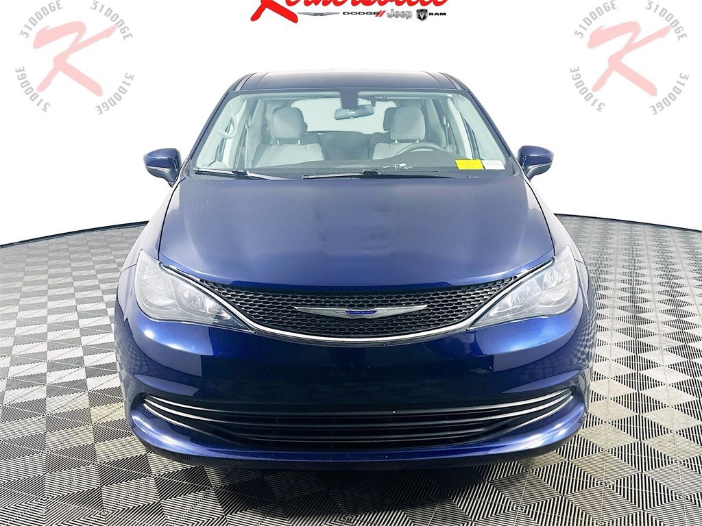 Used 2020 Chrysler Voyager LX video 2