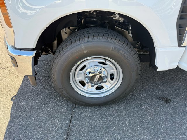 New 2026 Ford F250 XL w/ XL Chrome Package image 27
