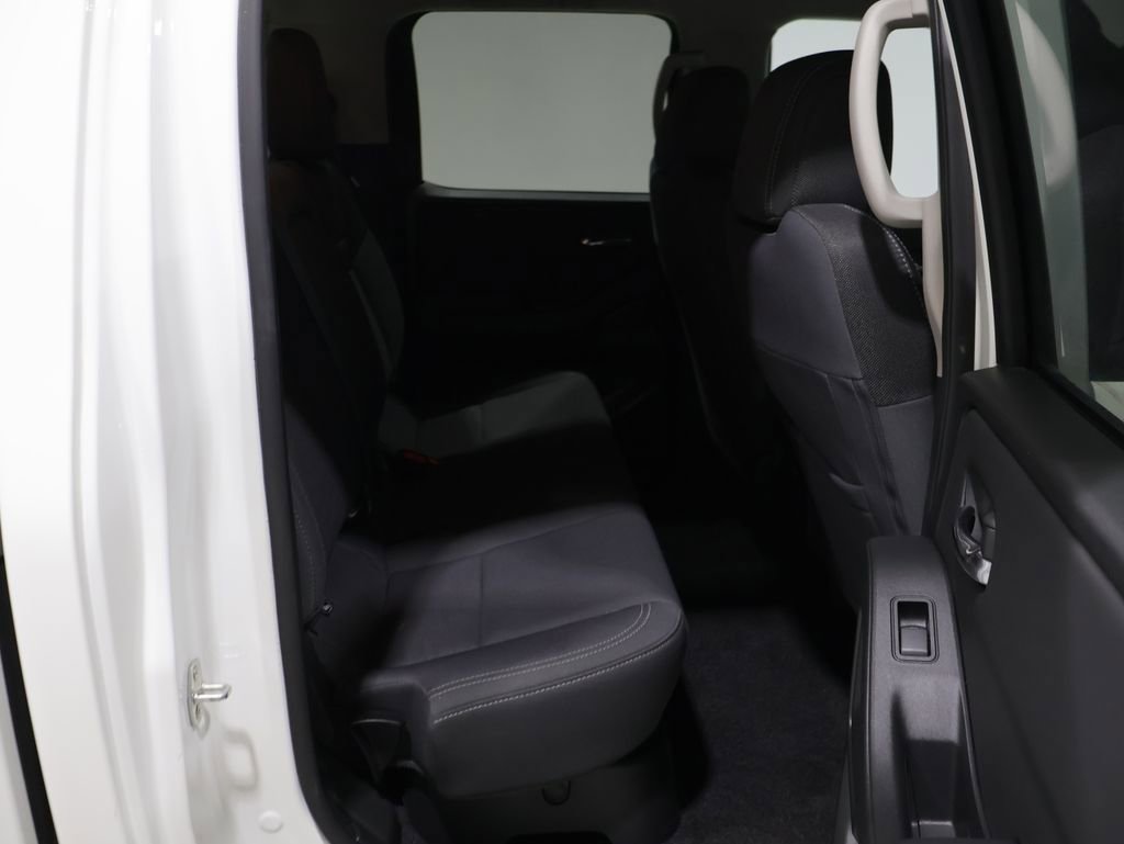 Used 2024 Nissan Frontier SV AWD/4WD image 19