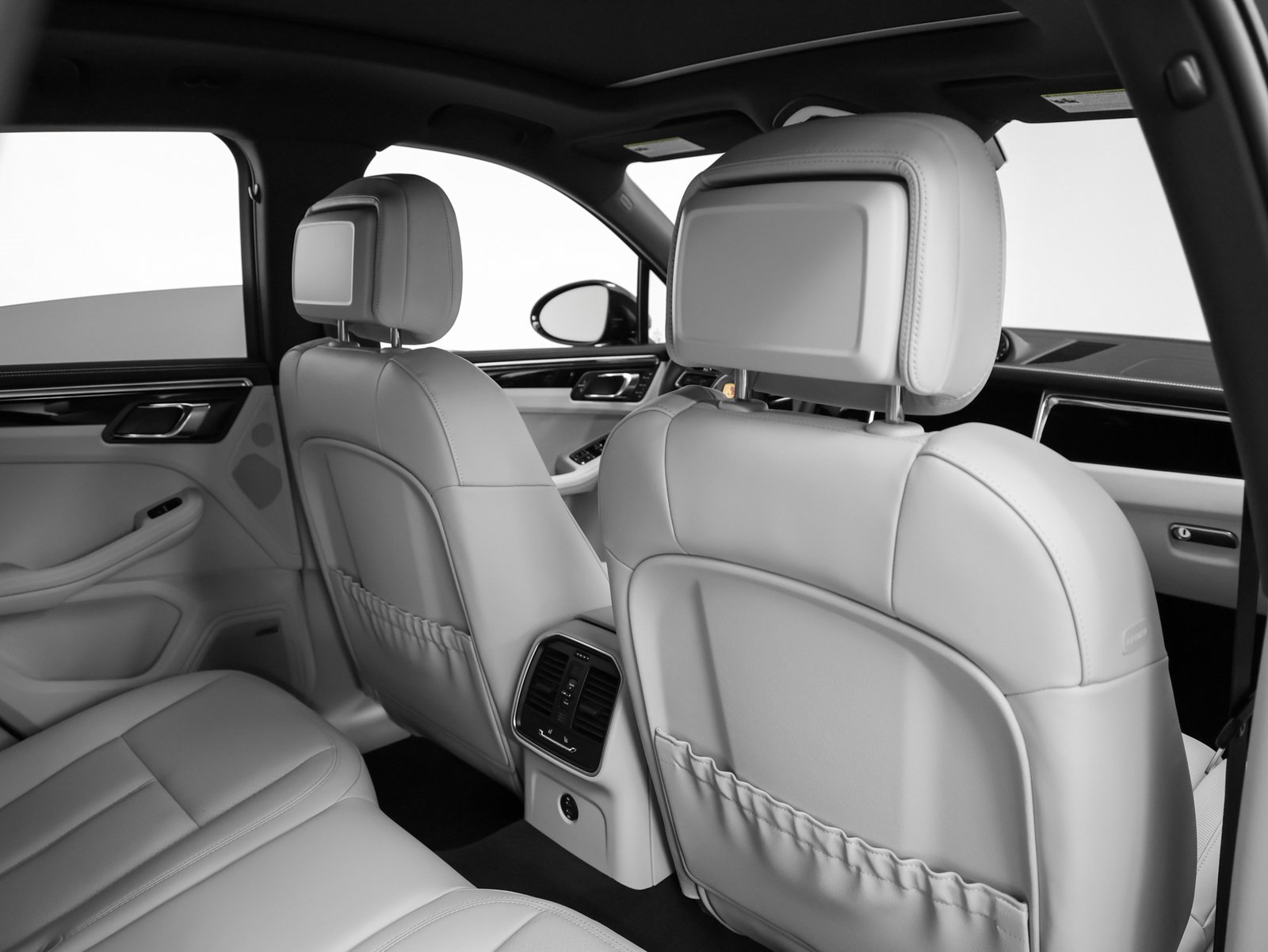 Used 2025 Porsche Macan image 24