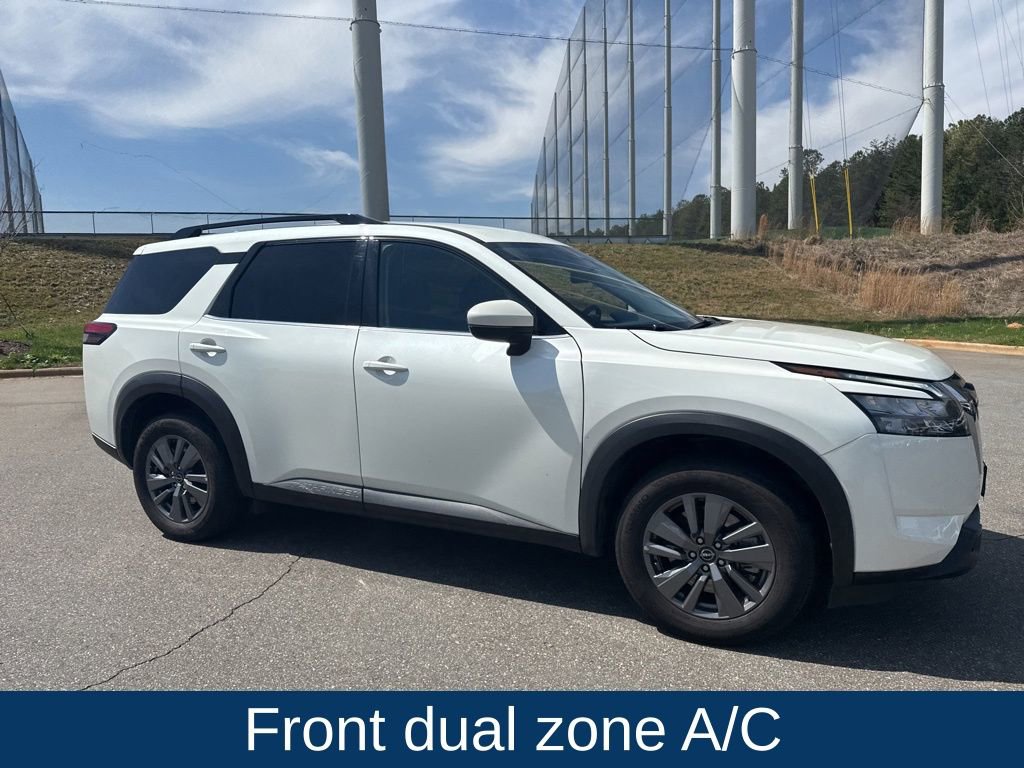 Used 2024 Nissan Pathfinder SV image 5