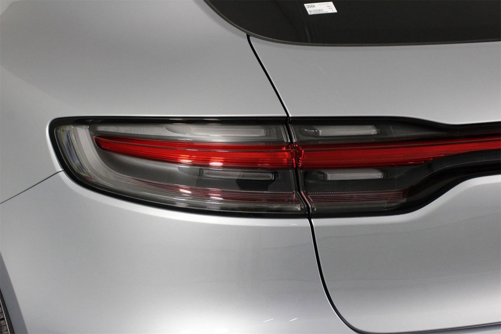 Used 2025 Porsche Macan image 21