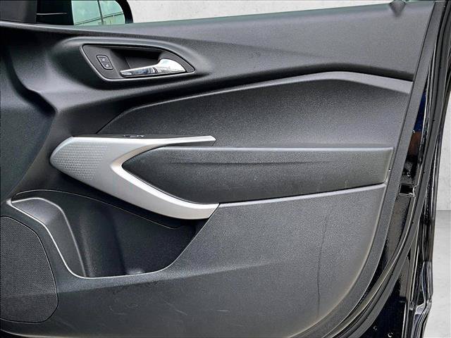 Used 2024 Chevrolet Trax RS FWD image 19