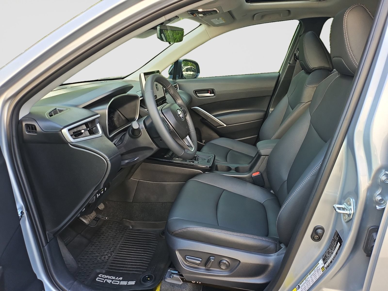 Used 2026 Toyota Corolla Cross XLE w/ Convenience Package FWD image 22