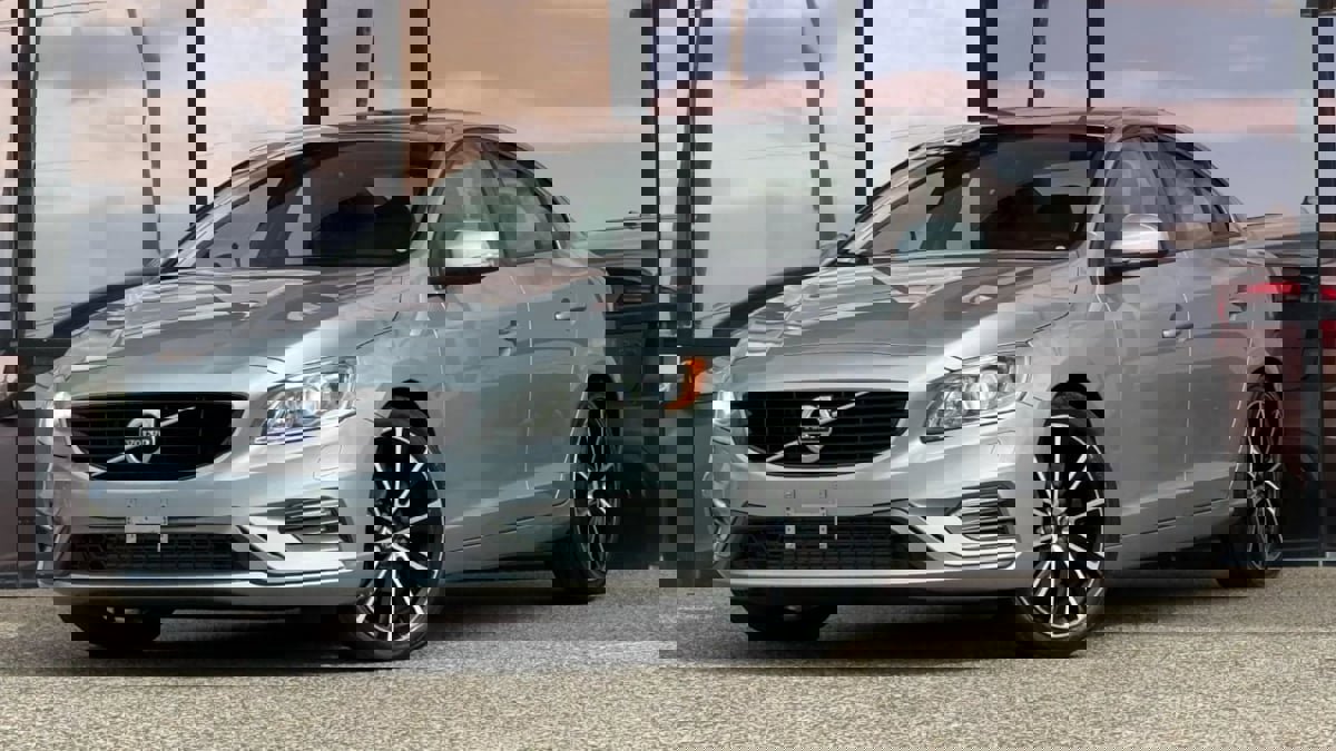 Used 2017 Volvo S60 T5 Dynamic w/ Vision Package FWD image 3