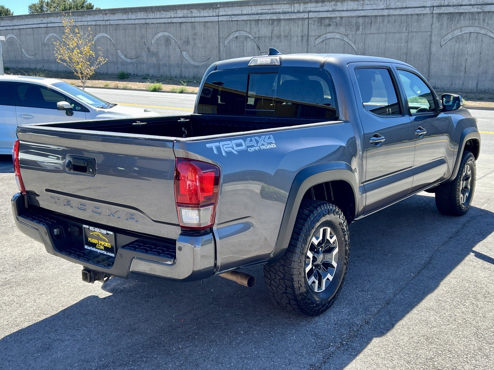 Used 2019 Toyota Tacoma TRD Off-Road w/ Technology Package AWD/4WD image 6