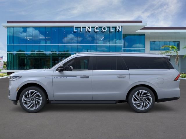New 2026 Lincoln Navigator L Premier AWD/4WD image 3