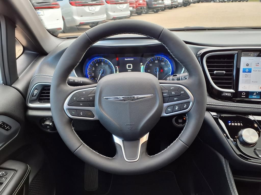 New 2026 Chrysler Pacifica Limited w/ Trailer Tow Group AWD/4WD image 20