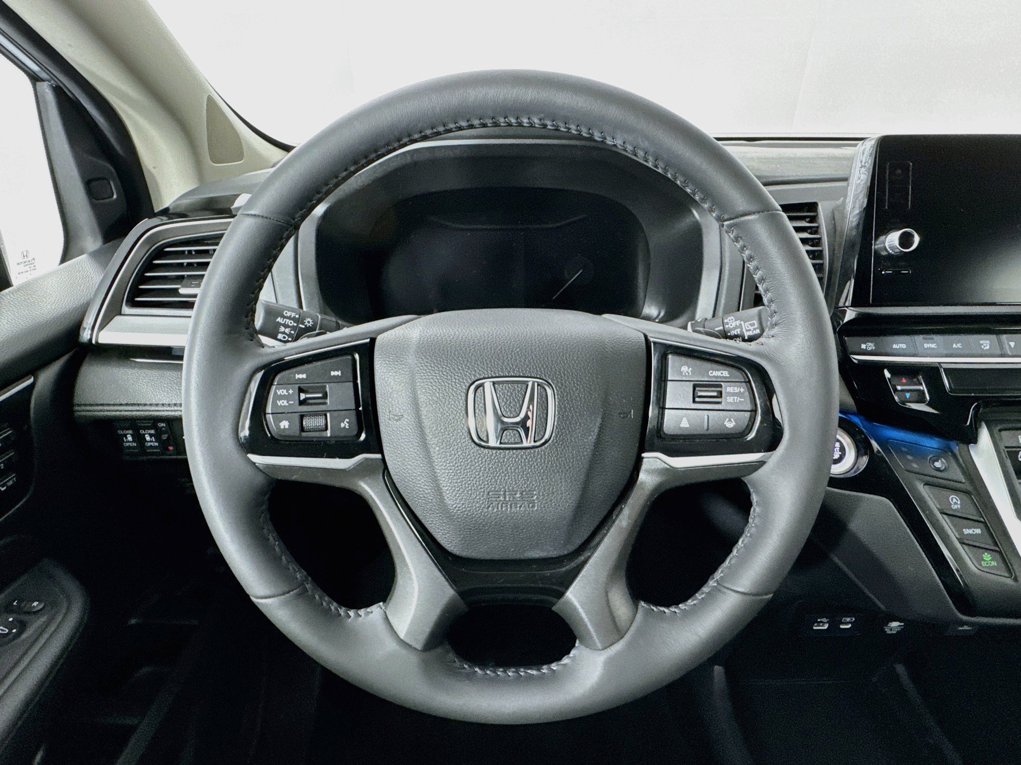 Certified 2025 Honda Odyssey Touring image 11