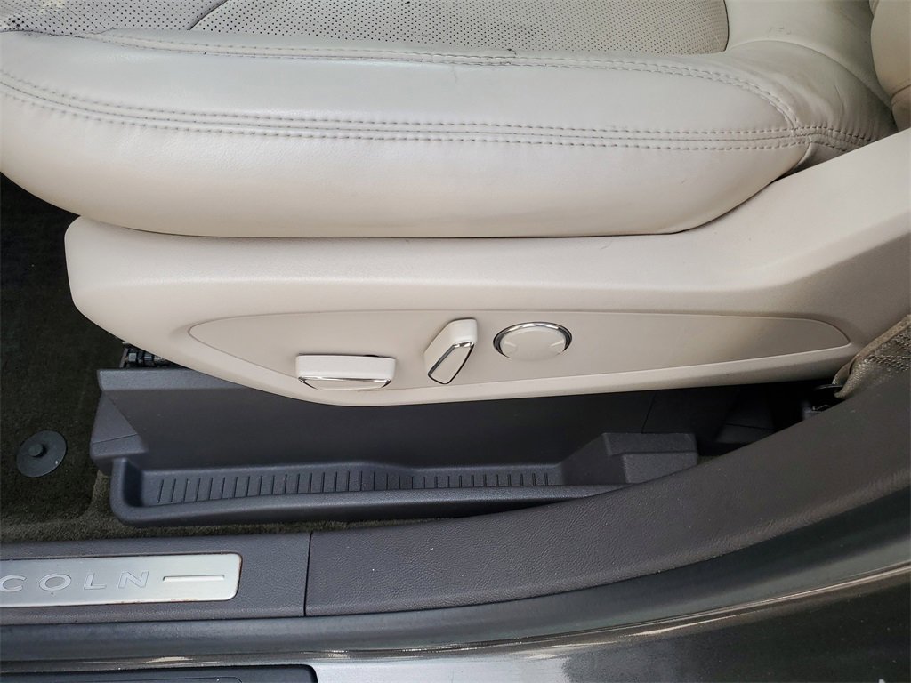 Used 2018 Lincoln MKX Reserve w/ Lincoln MKX Climate Package image 22