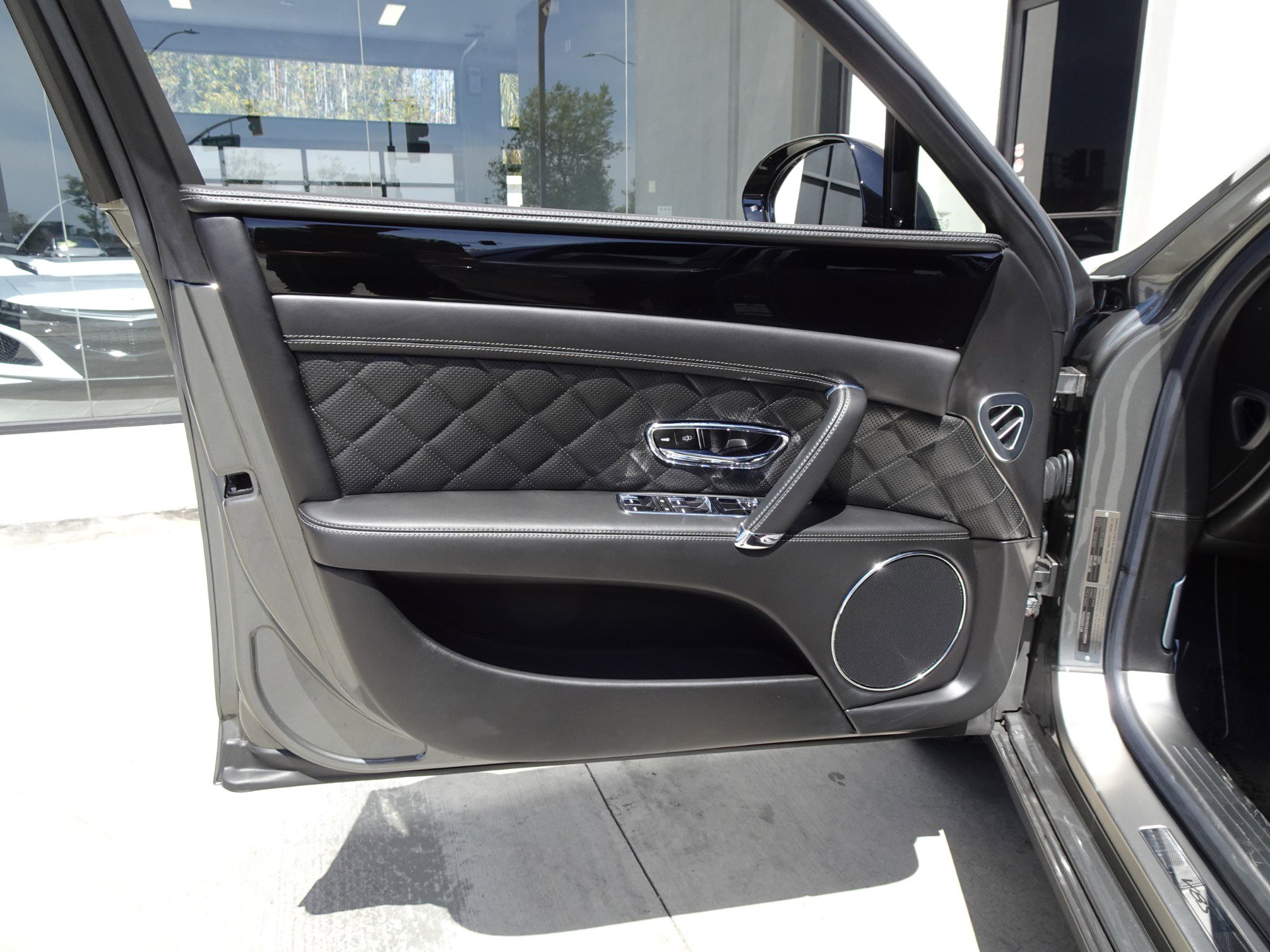 Used 2018 Bentley Flying Spur S V8 AWD/4WD image 13