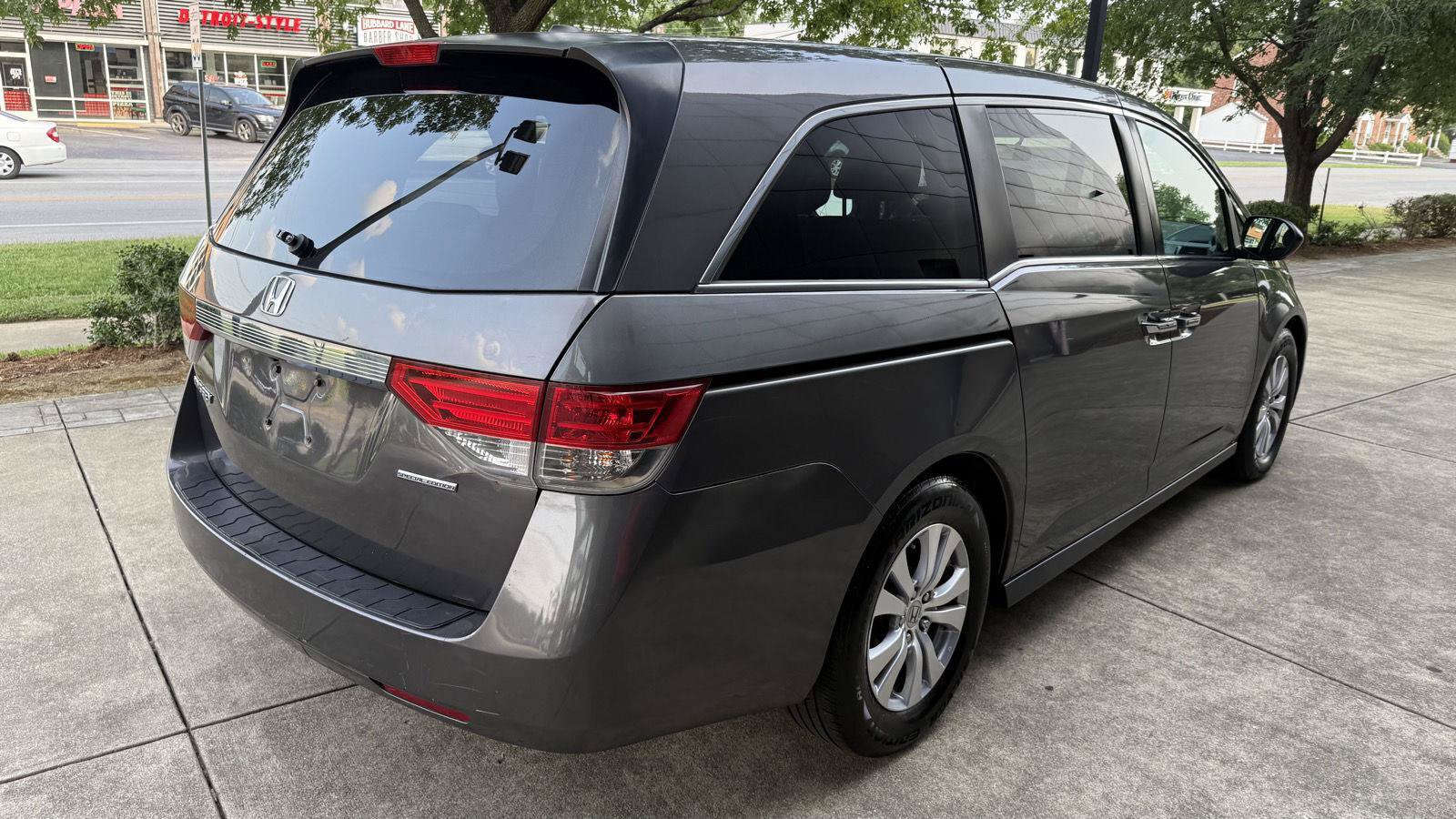 Used 2016 Honda Odyssey SE image 6