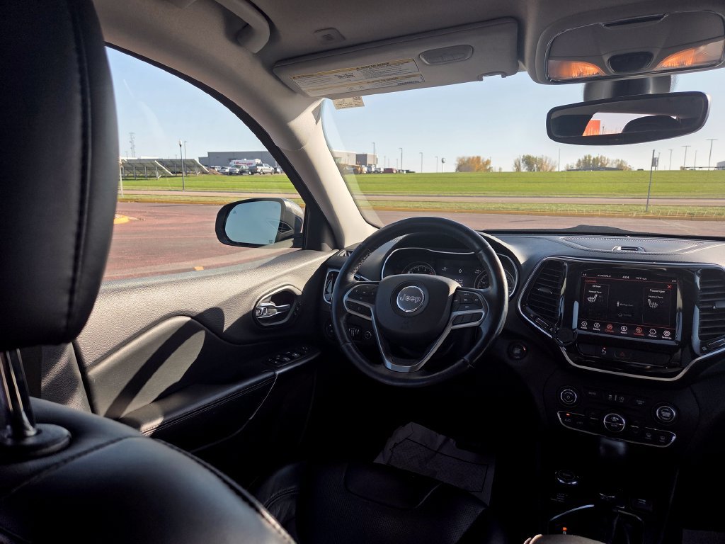 Used 2019 Jeep Cherokee Limited AWD/4WD image 17