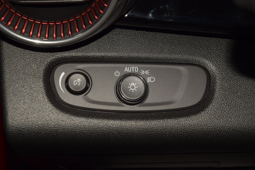 New 2026 Chevrolet Trax RS w/ Sunroof Package FWD image 35