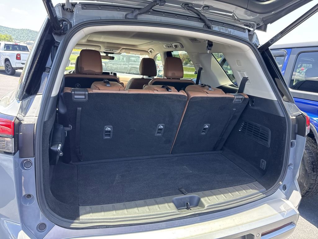 Used 2025 Nissan Pathfinder Platinum AWD/4WD image 25