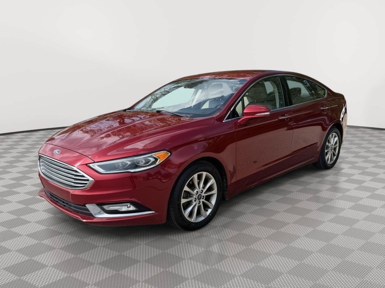 Used 2017 Ford Fusion SE w/ Fusion SE Technology Package FWD image 3