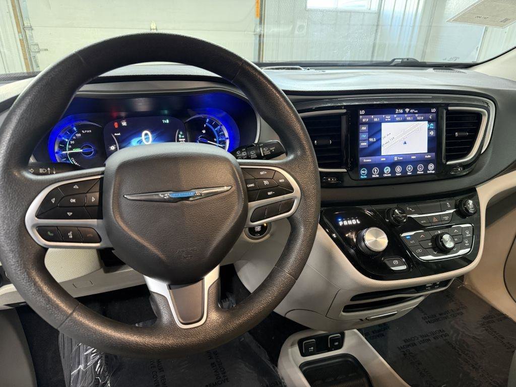 Used 2018 Chrysler Pacifica Touring Plus image 14