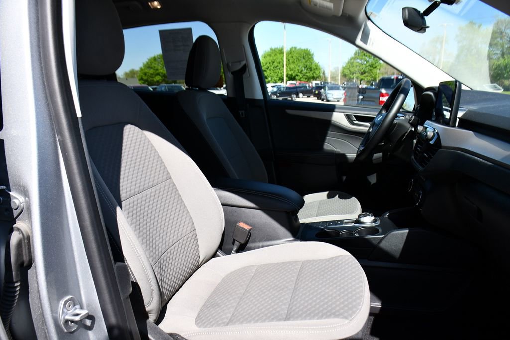 Used 2022 Ford Escape SE w/ SE Sport Appearance Package AWD/4WD image 16