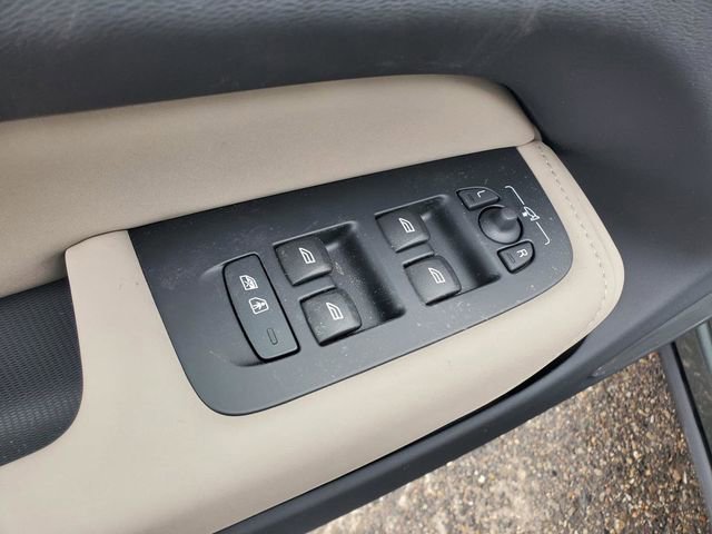 New 2026 Volvo XC60 B5 Plus w/ Protection Package Premier image 12
