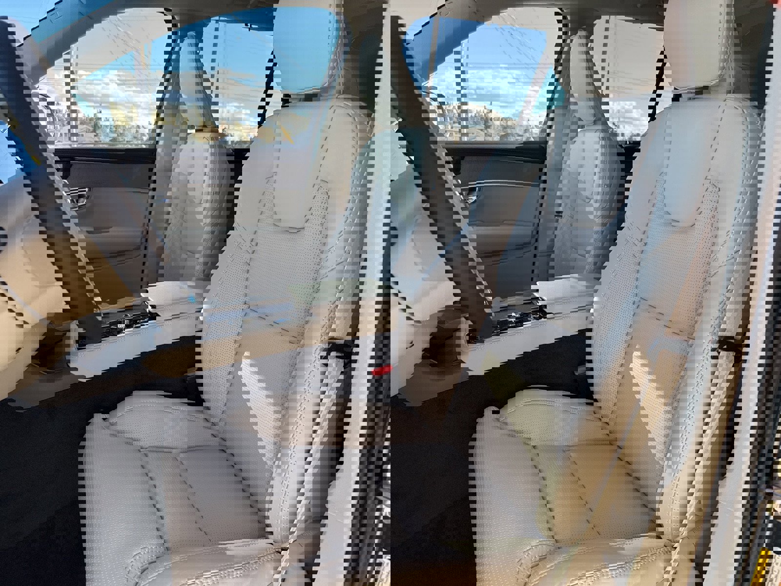 New 2026 Volvo XC90 T8 Ultra w/ Protection Package Premier image 9