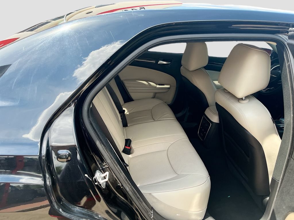 Used 2022 Chrysler 300 Touring L w/ Comfort Group RWD image 27