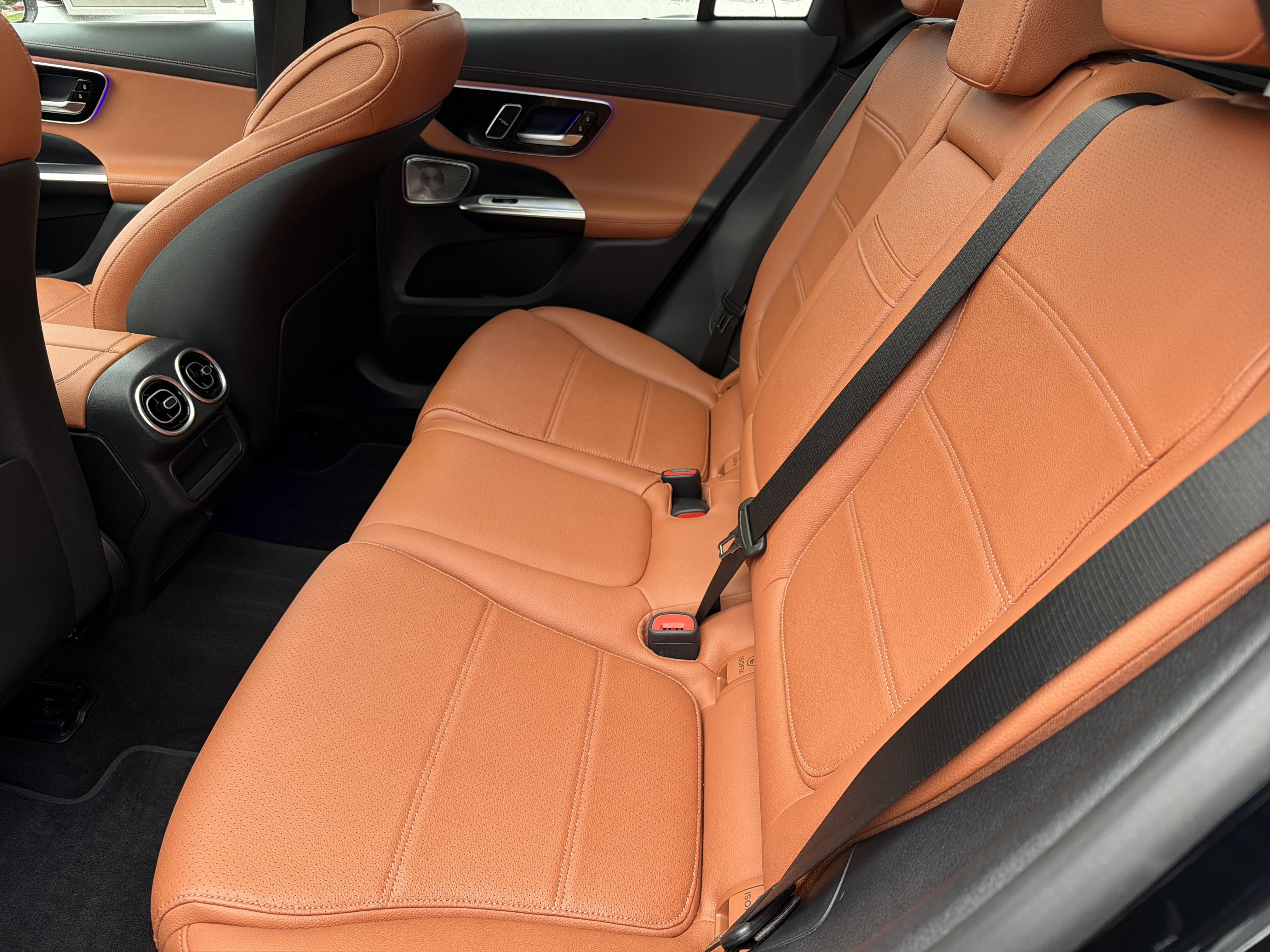 Used 2024 Mercedes-Benz GLC 300 4MATIC image 26