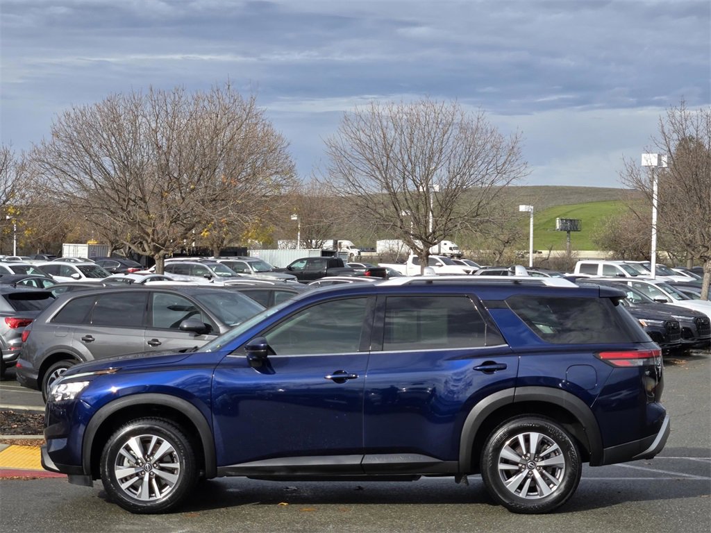 Used 2023 Nissan Pathfinder SL image 7
