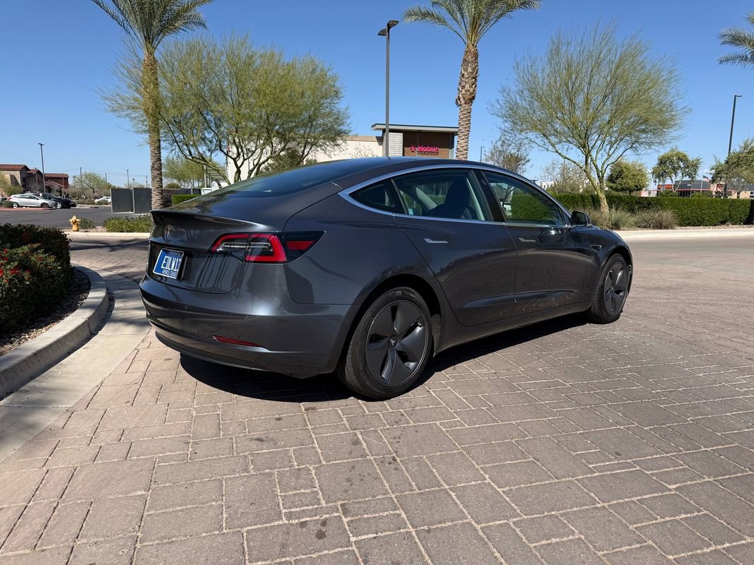 Used 2019 Tesla Model 3 Standard Range image 3