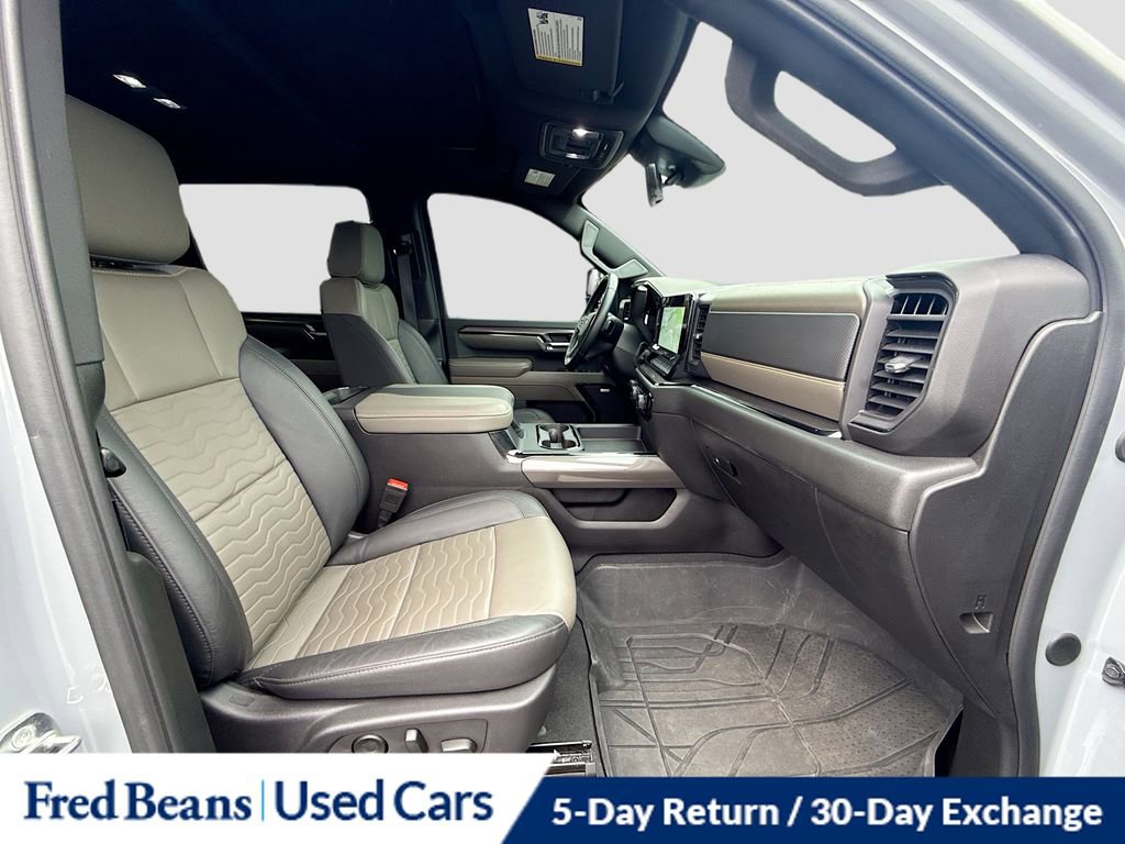 Used 2024 Chevrolet Silverado 2500 ZR2 w/ Technology Package image 32