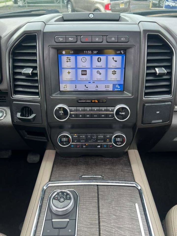 Used 2019 Ford Expedition Limited w/ Equipment Group 302A AWD/4WD image 29