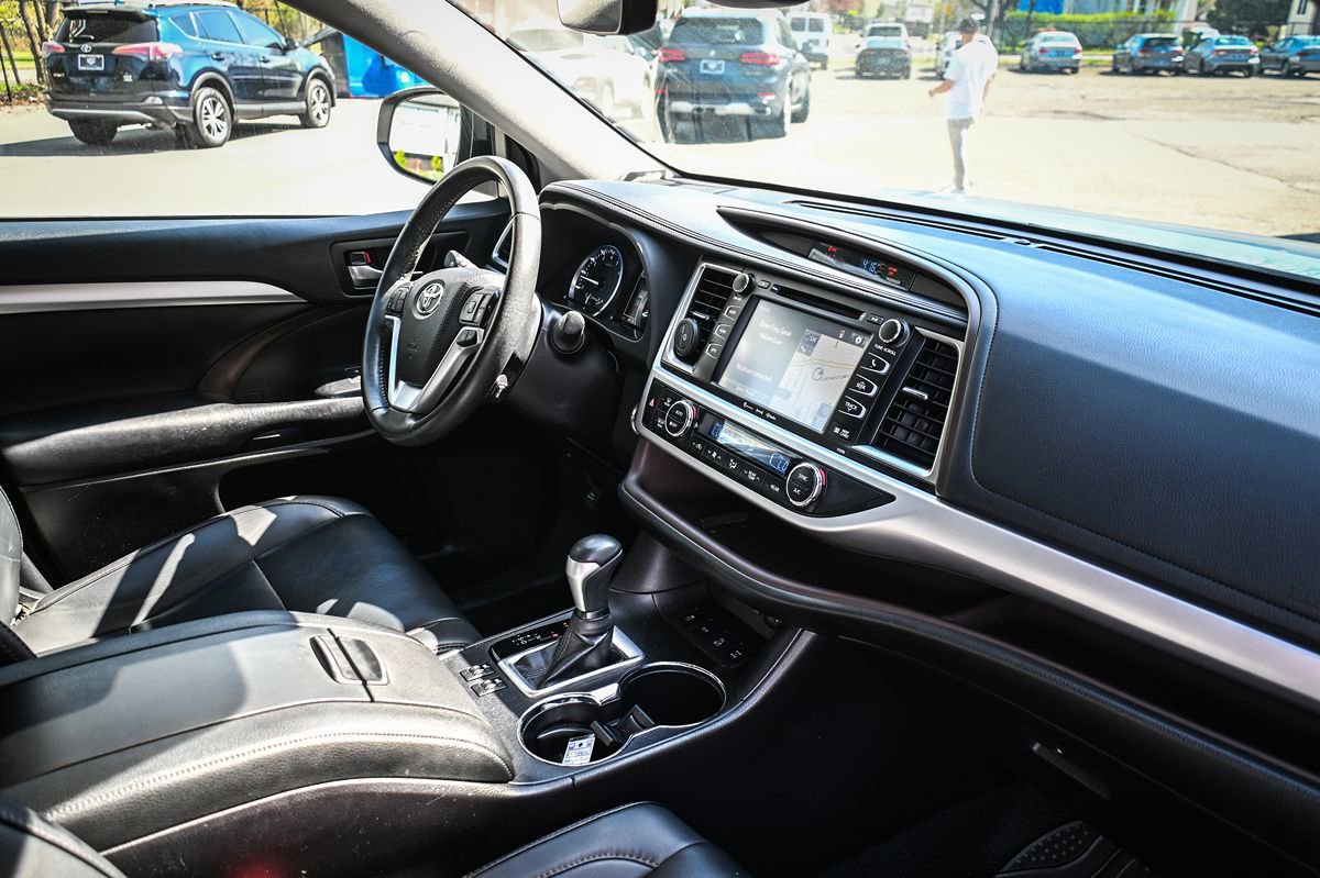 Used 2019 Toyota Highlander XLE AWD/4WD image 21